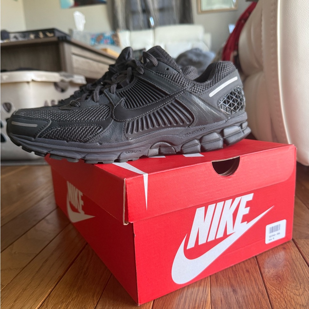 Nike Zoom Vomero 5 Anthracite Black